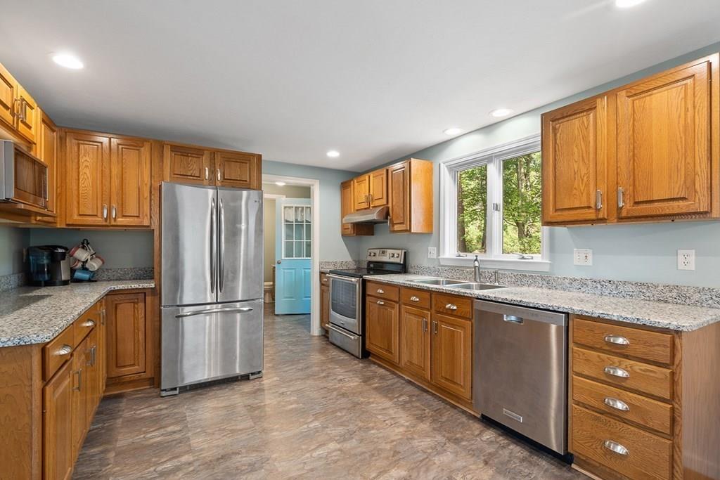 50 Ireta Road Shrewsbury, MA 01545 - Photo 4 of 28 Gallery Image 4