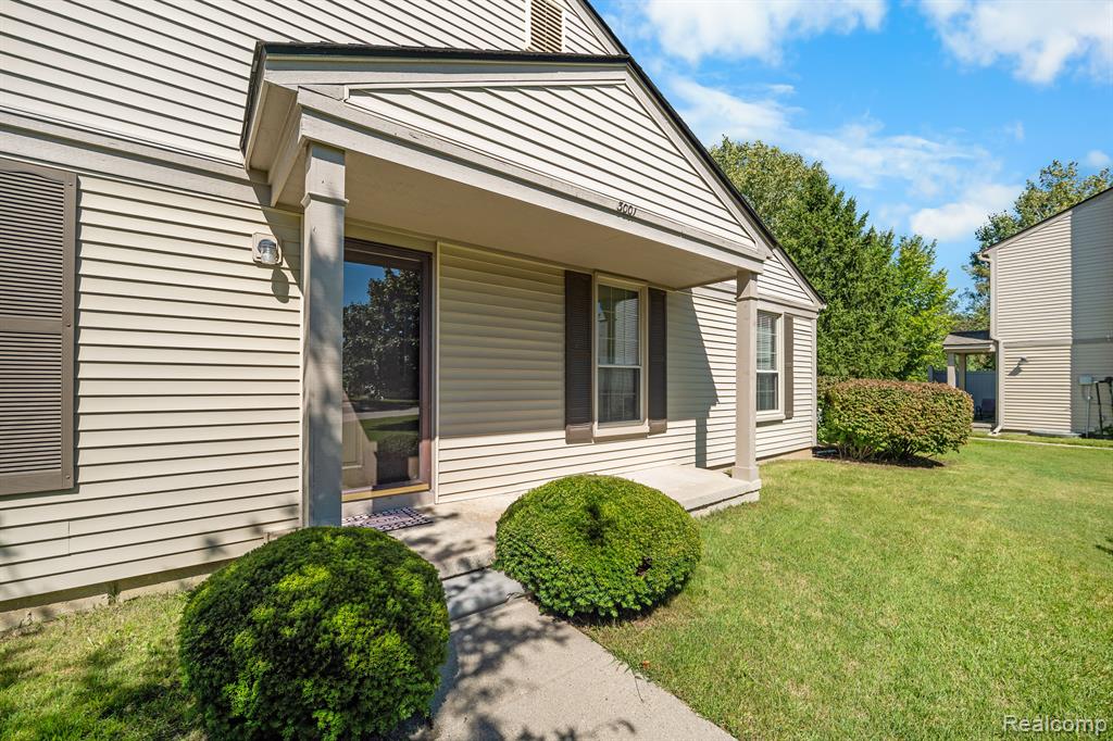 3001 High Pointe Ridge Road Lake Orion, MI 48359 - Photo 3 of 27