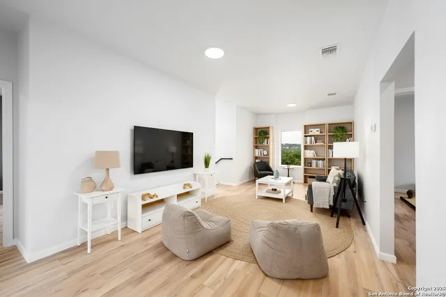 $3,500 | 708 Backdrop, San Antonio, TX 78260