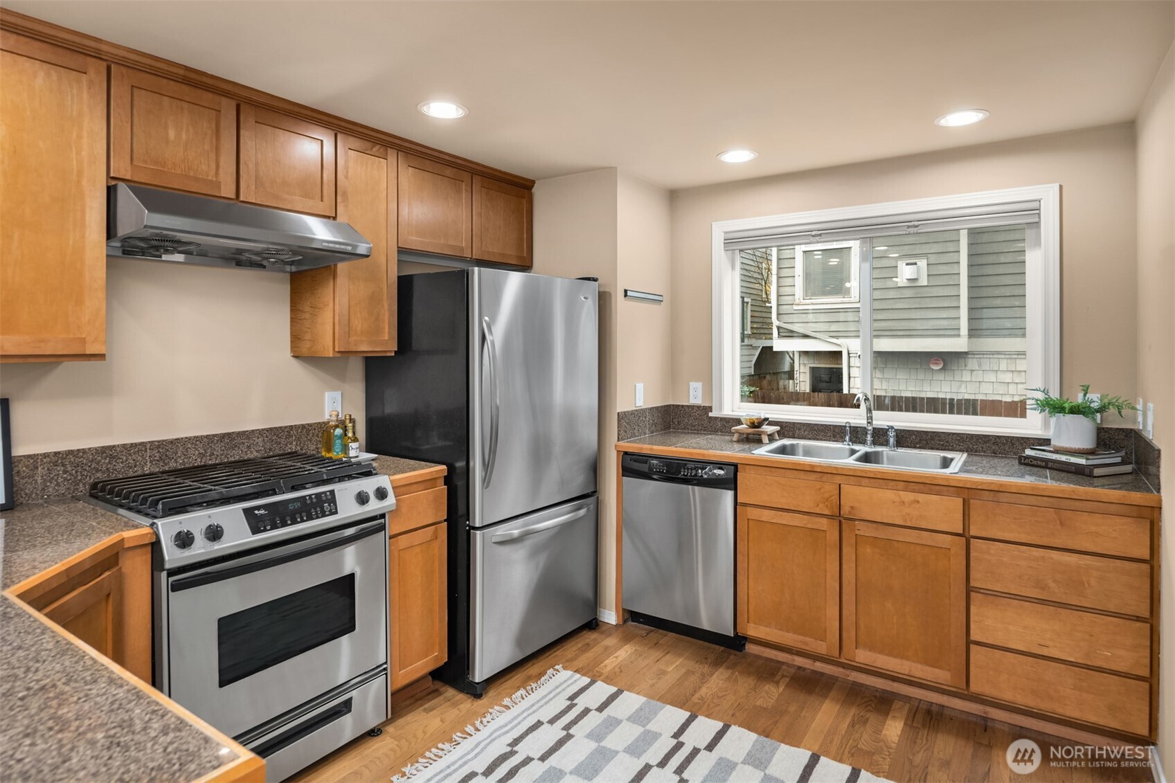 757 North 95th Street, Unit B Seattle, WA 98103 - Photo 12 of 23 Gallery Image 12
