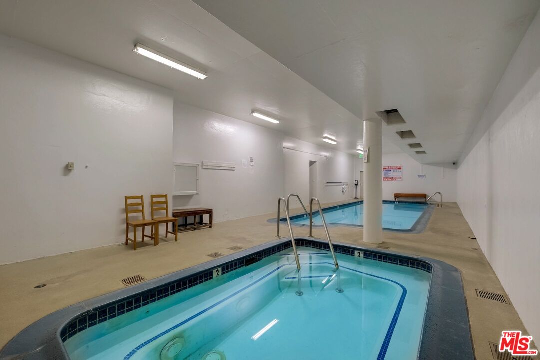 1045 North Kings Road, Unit 102 West Hollywood, CA 90069 - Photo 15 of 15 a room with lots of table and chairs