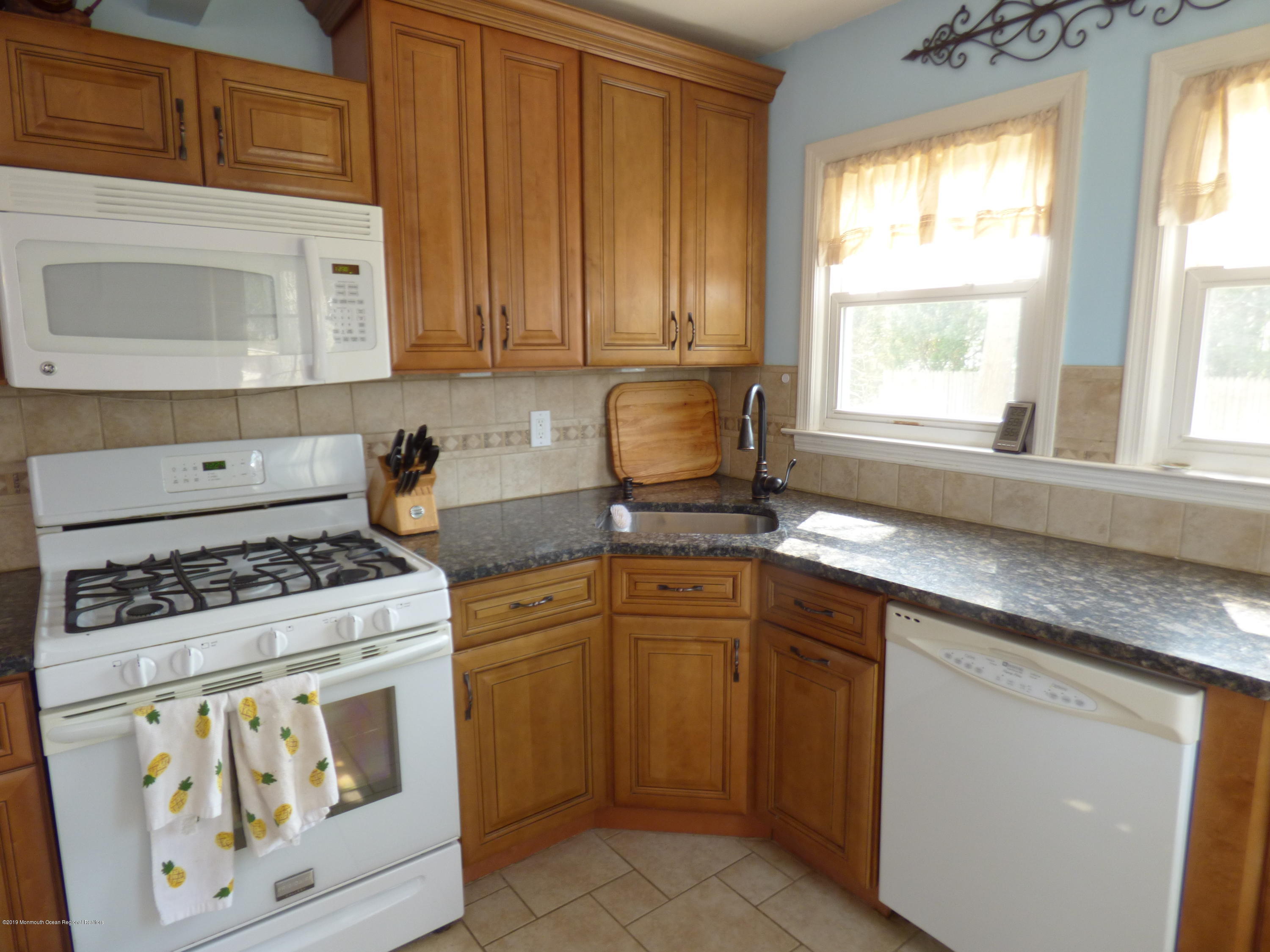 408 Walker Road Neptune Township, NJ 07753 - Photo 14 of 32 P1040109
