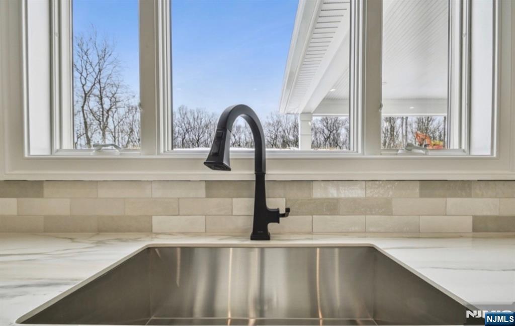 3 Bristol Ridge Boonton, NJ 07005 - Photo 9 of 38