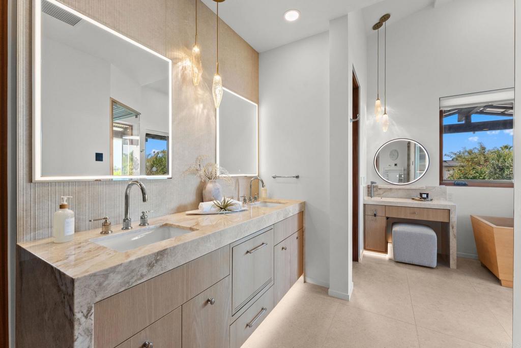 1866 Sheridan Road Encinitas, CA 92024 - Photo 53 of 75 Primary bathroom