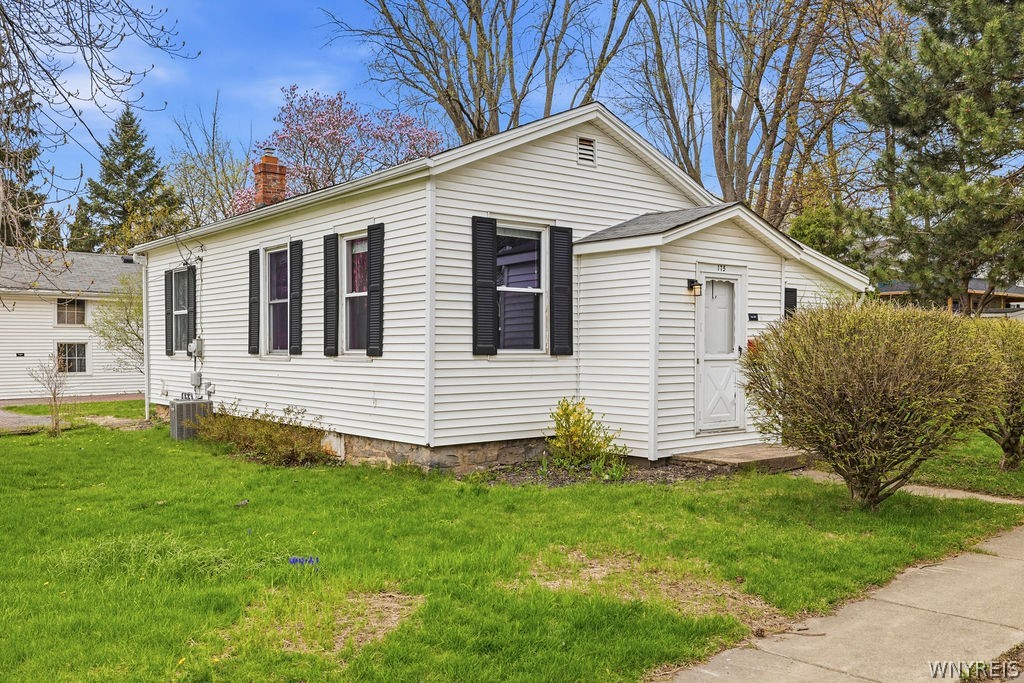 175 Niagara Street Lewiston, NY 14092 - Photo 2 of 33