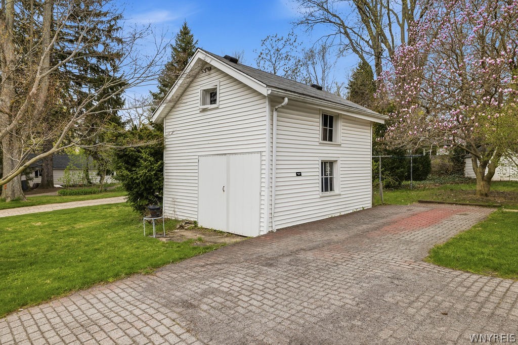 175 Niagara Street Lewiston, NY 14092 - Photo 3 of 33 Carriage house, endless possibilities