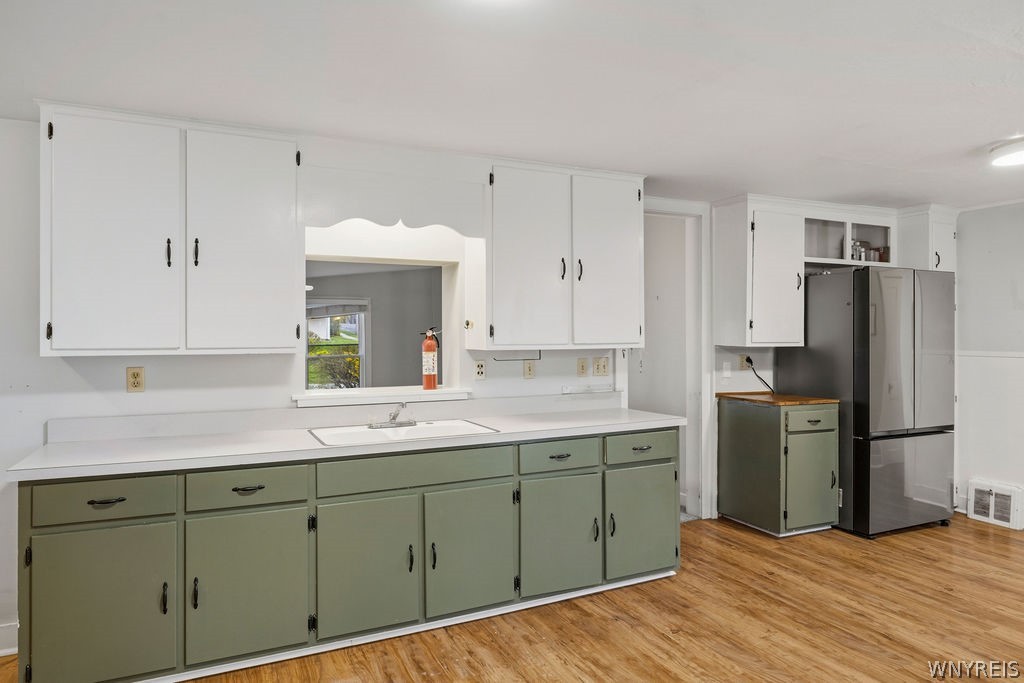 175 Niagara Street Lewiston, NY 14092 - Photo 7 of 33 Large kitchen