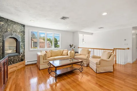 $1,549,900 | 7 Michelle Drive, Burlington, MA 01803