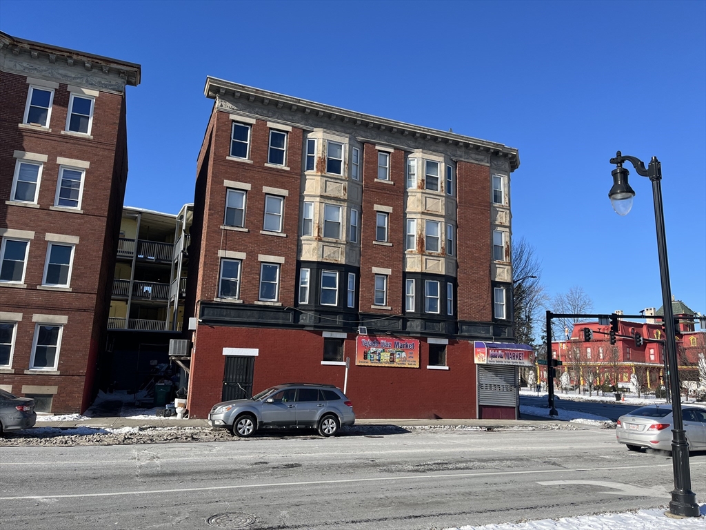 691 State Street Springfield, MA 01109 - Photo 4 of 18 a front view of a building