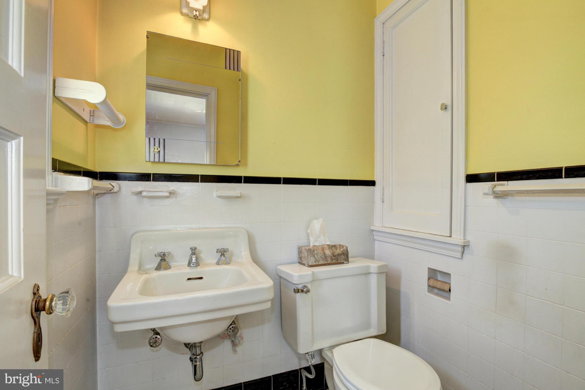 9906 Capitol View Avenue Silver Spring, MD 20910 - Photo 13 of 28 Bath