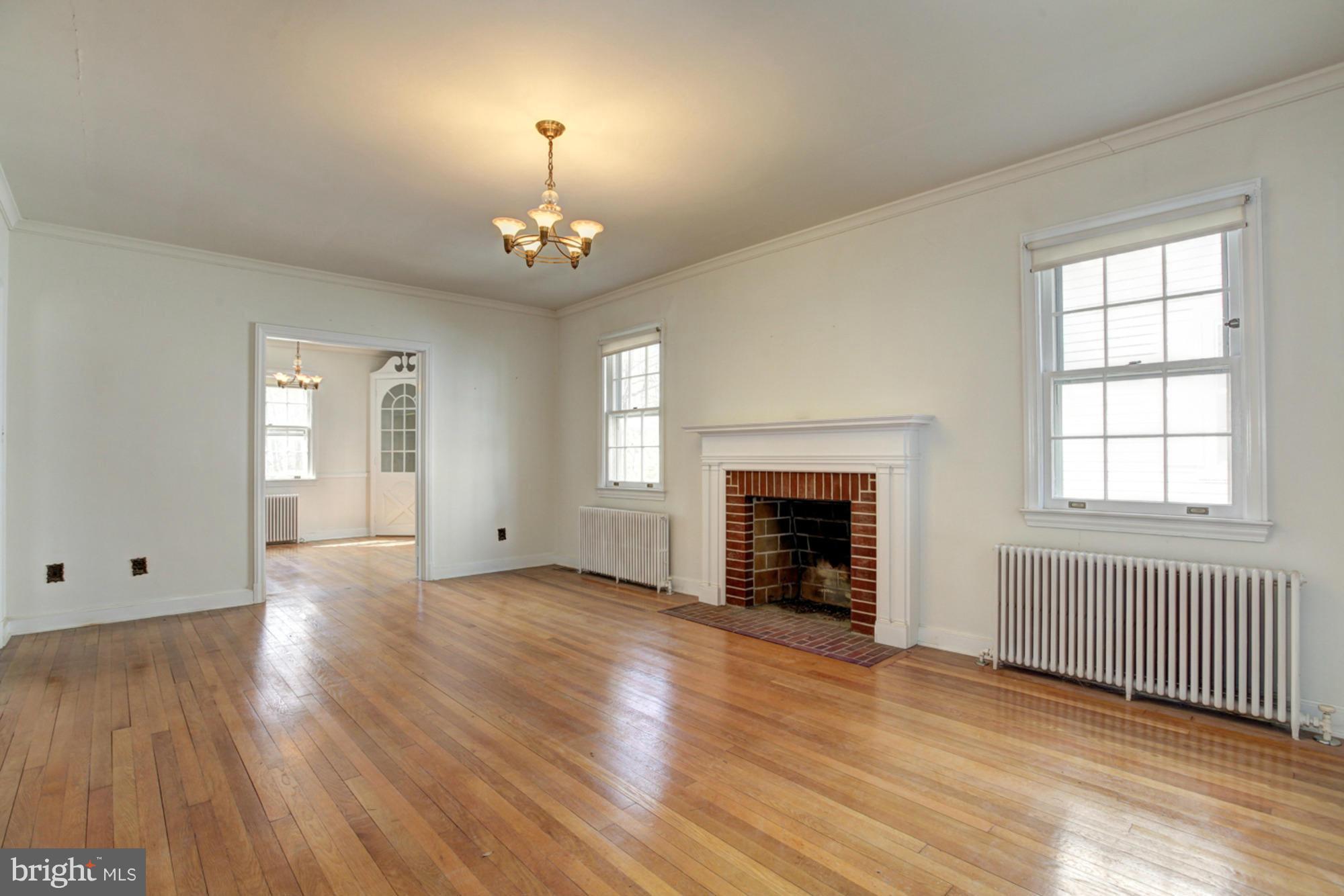9906 Capitol View Avenue Silver Spring, MD 20910 - Photo 4 of 28 Living Room