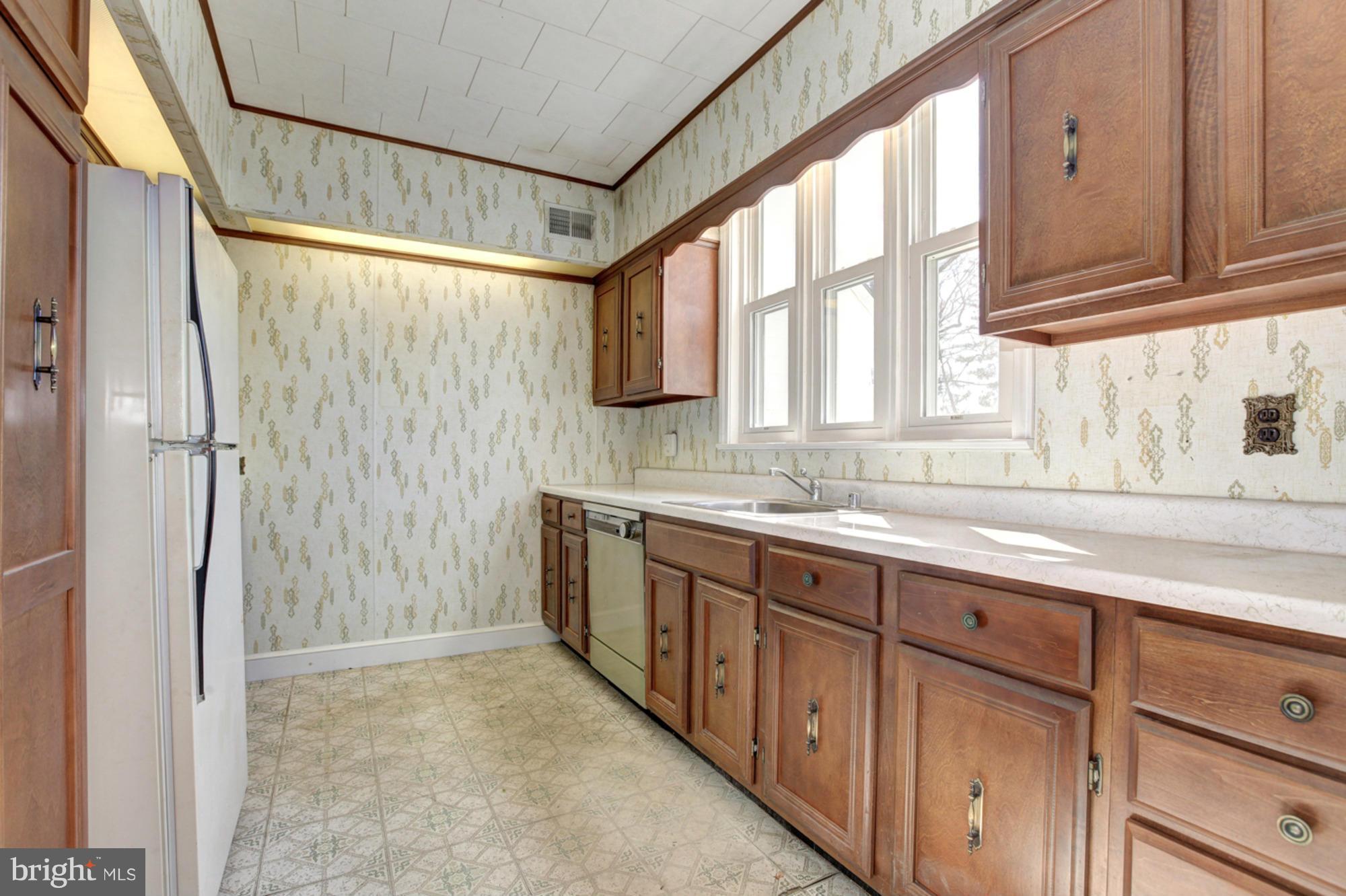 9906 Capitol View Avenue Silver Spring, MD 20910 - Photo 6 of 28 Kitchen