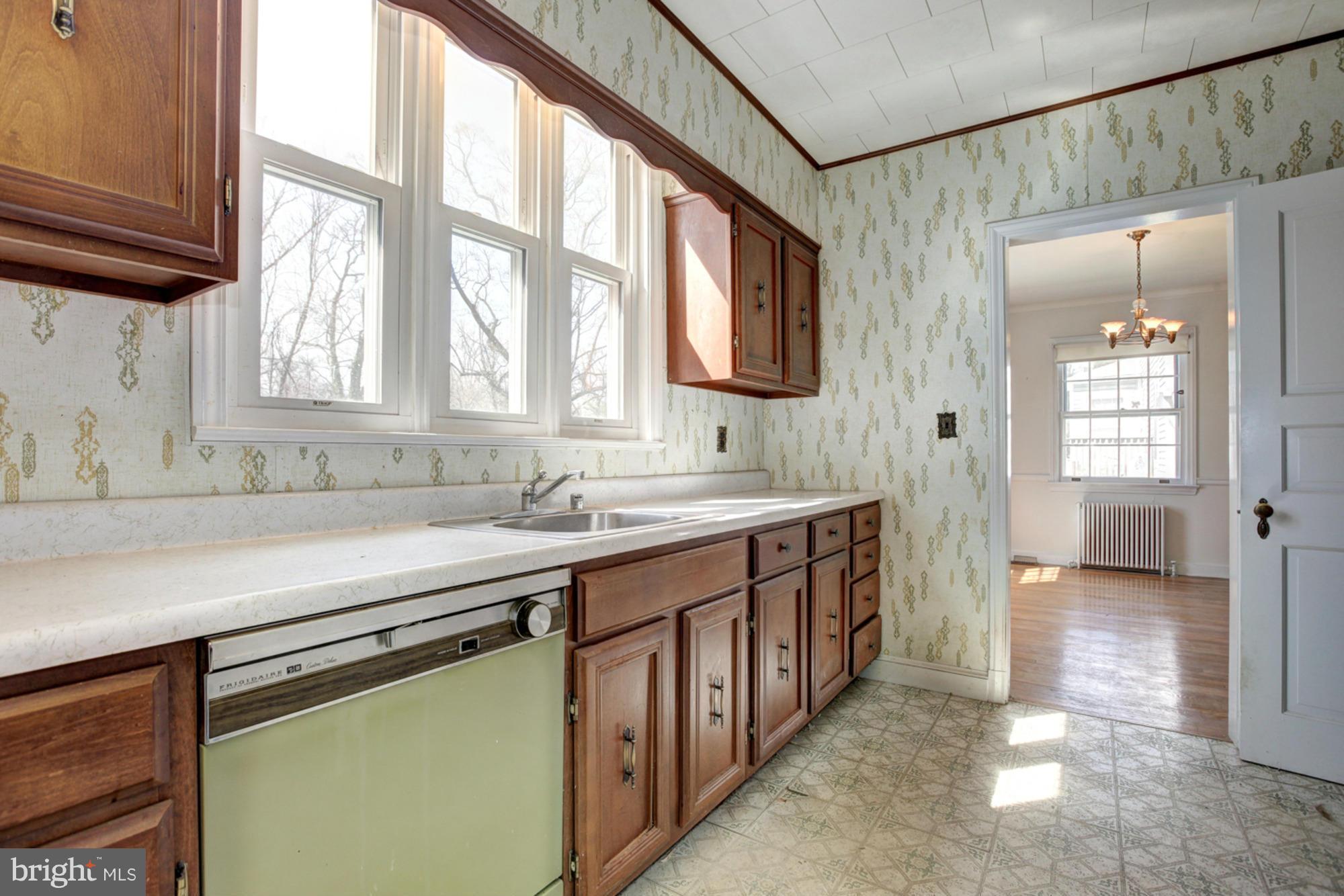 9906 Capitol View Avenue Silver Spring, MD 20910 - Photo 7 of 28 Kitchen