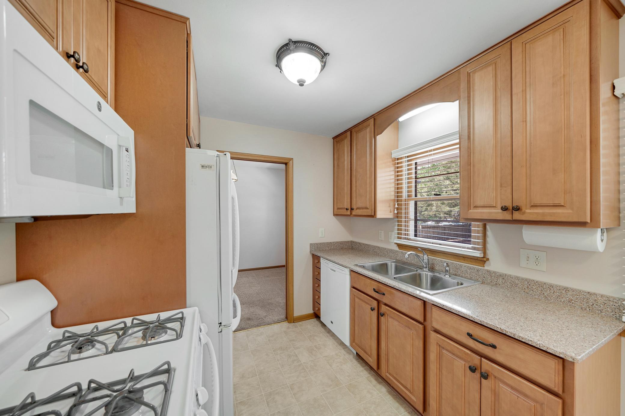 903 Parallel Street Chaska, MN 55318 - Photo 9 of 47 Gallery Image 9