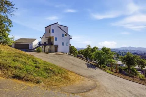 $1,099,900 | 931 Sol Vista Glen, Escondido, CA 92025