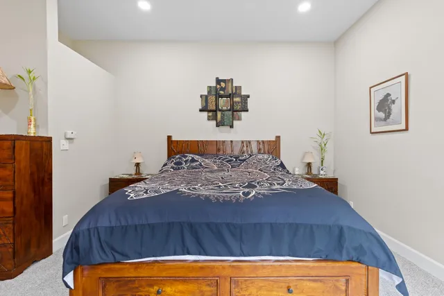 a view of a house with backyard and garden