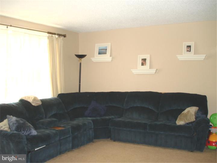 3645 Salina Road Philadelphia, PA 19154 - Photo 3 of 18 Gallery Image 3