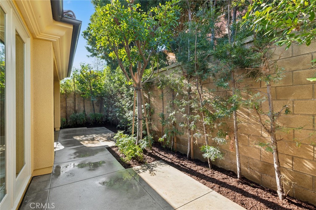 40 Lupari Irvine, CA 92618 - Photo 9 of 56 a view of small garden