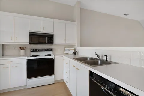 $659,000 | 3 Martingale Lane, Narragansett, RI 02882