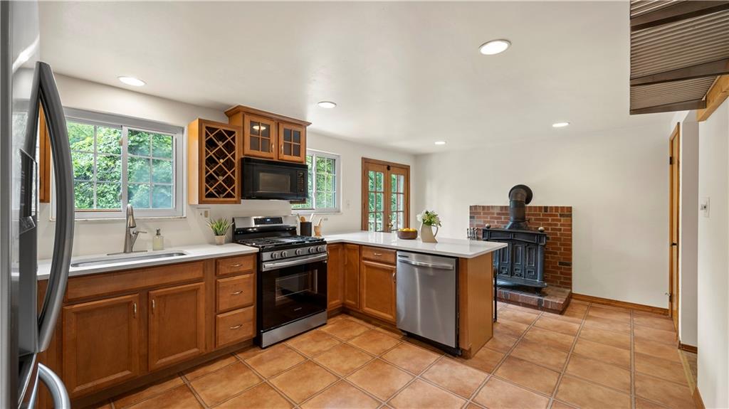 224 Woodside Road Pittsburgh, PA 15221 - Photo 17 of 50 Gallery Image 17