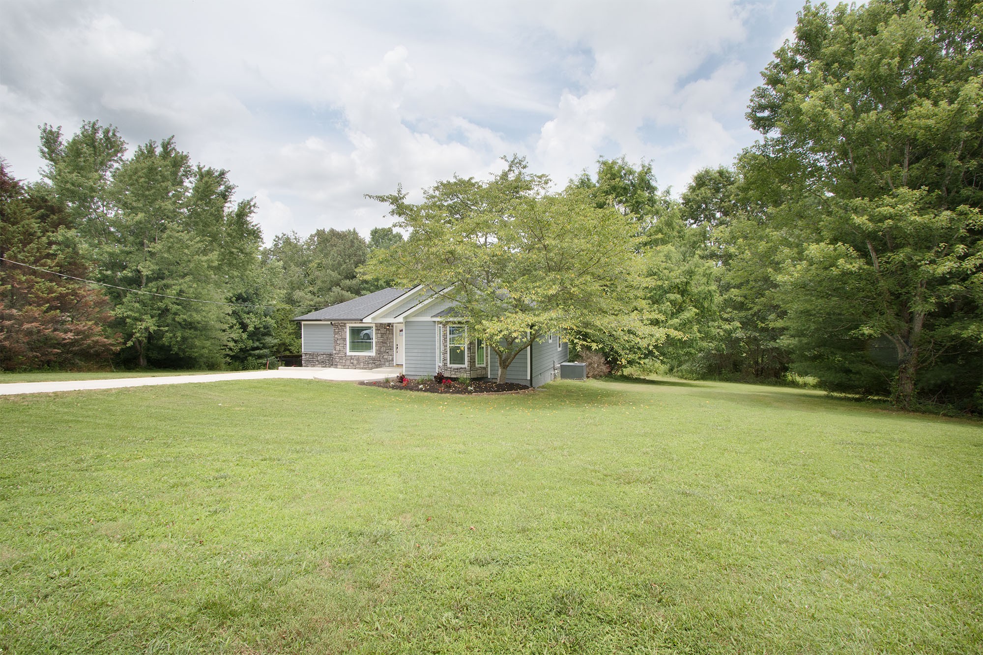 1006 Hooper Road Charlotte, TN 37036 - Photo 3 of 40 Gallery Image 3