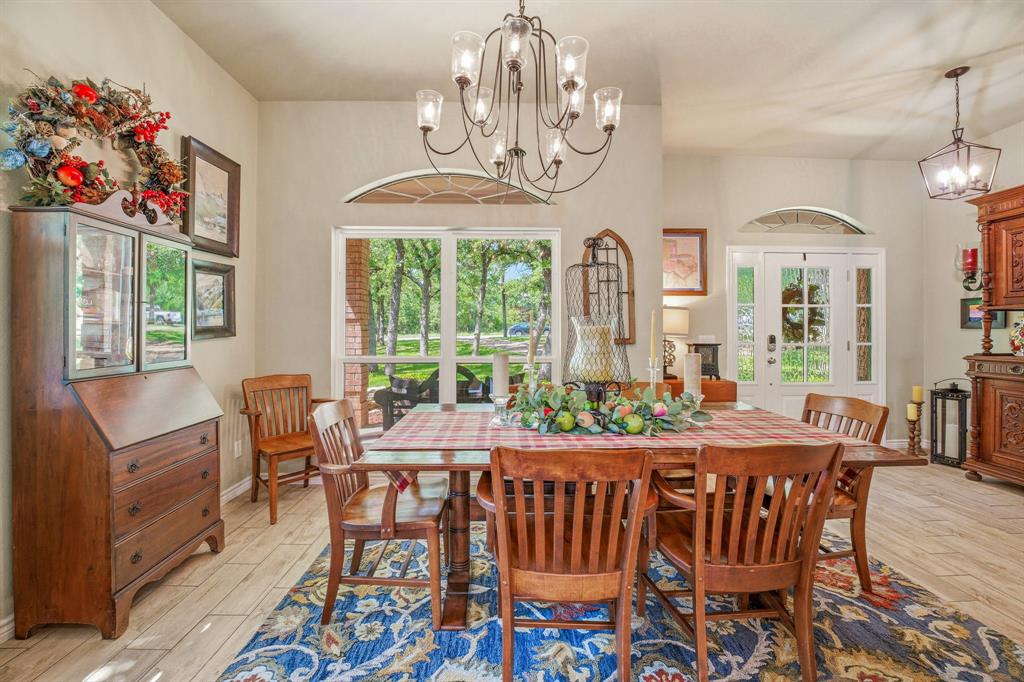 428 Timber Ridge Road Graham, TX 76450 - Photo 4 of 37 Dining room with naturaal light