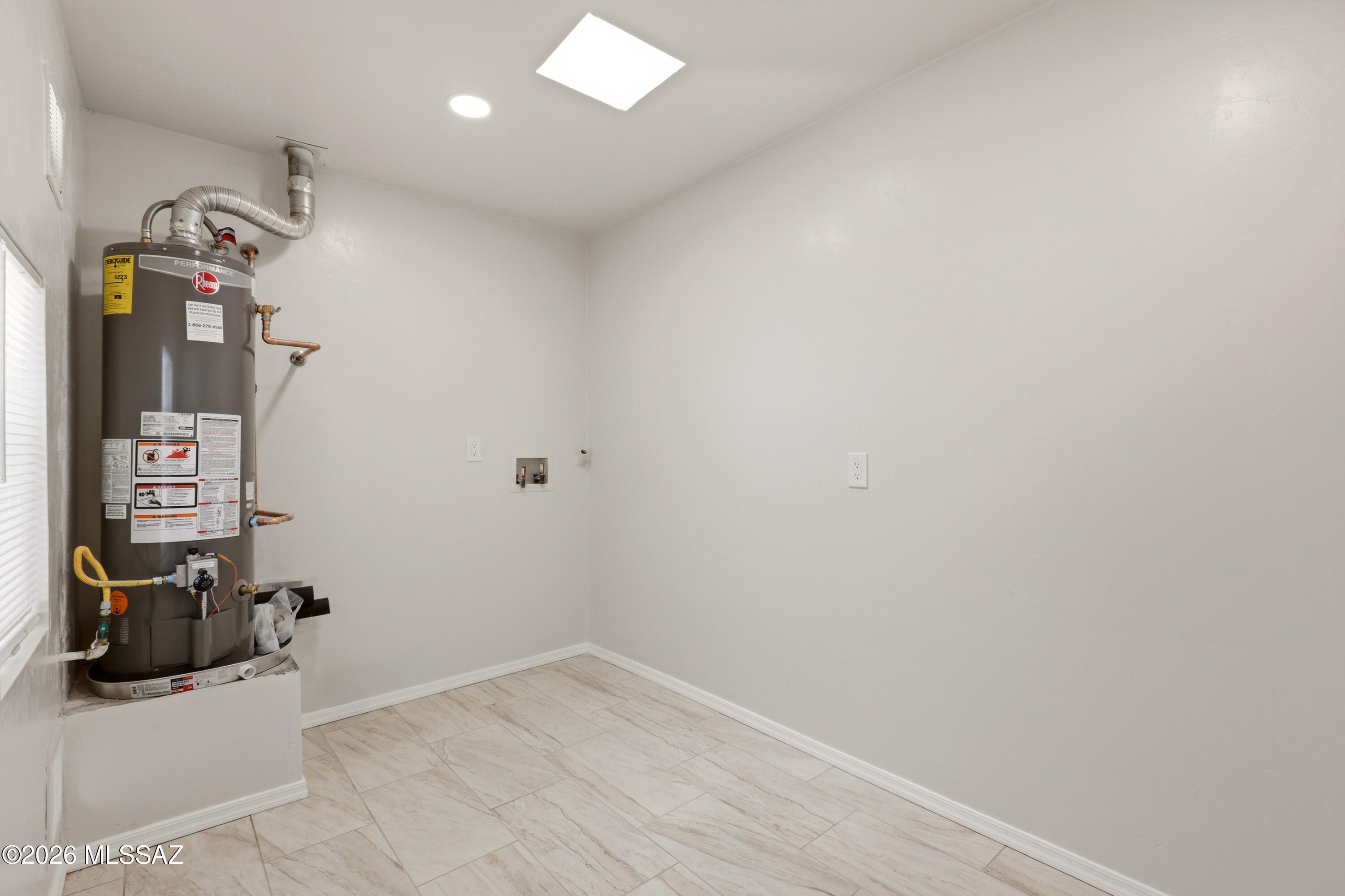 2111 South Miramonte Stravenue Tucson, AZ 85713 - Photo 27 of 34 24. Laundry Room 2