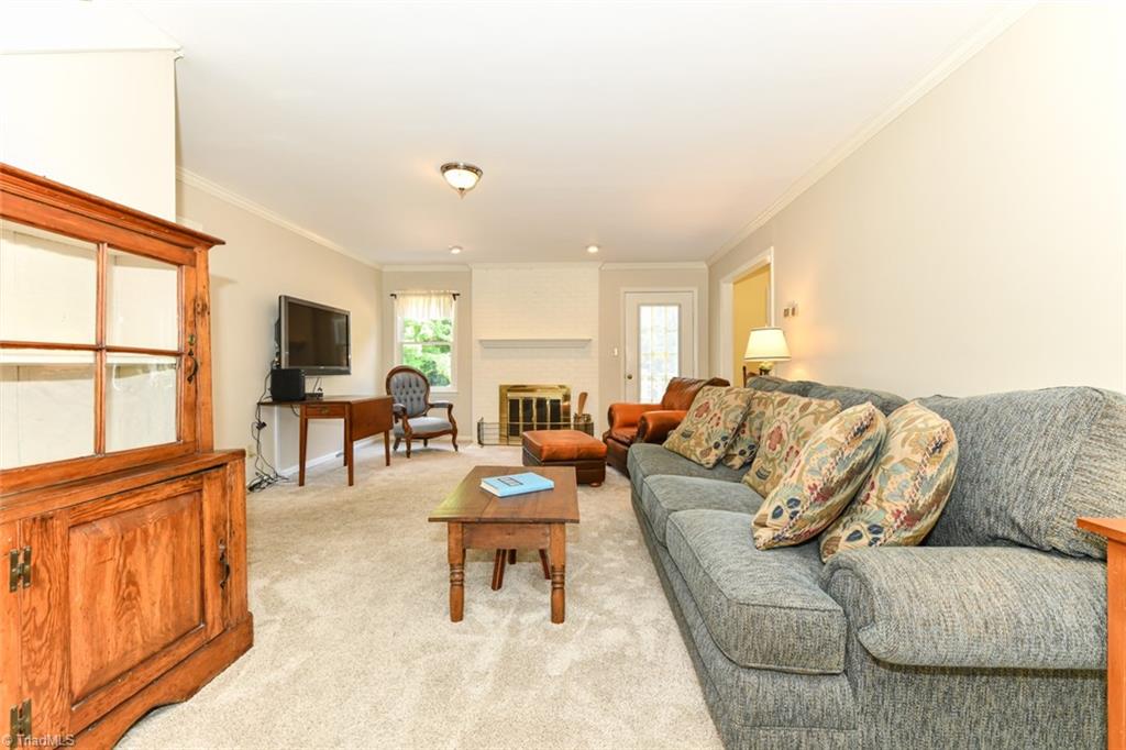 409 Old Mill Road High Point, NC 27265 - Photo 9 of 37 Living Room