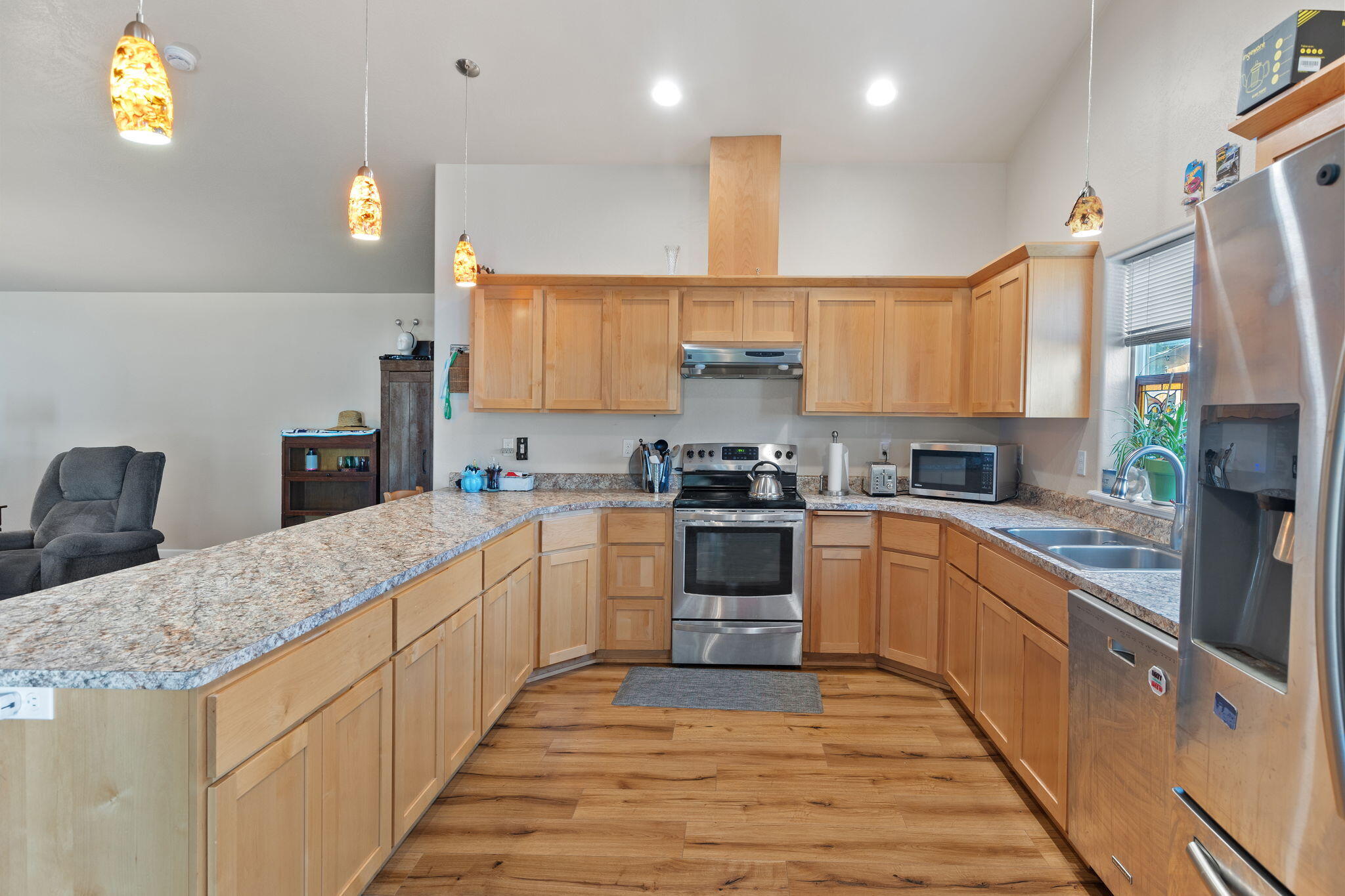 8576 East Evans Creek Road Rogue River, OR 97537 - Photo 6 of 30 8-web-or-mls-8676-e-evans-creek-rd