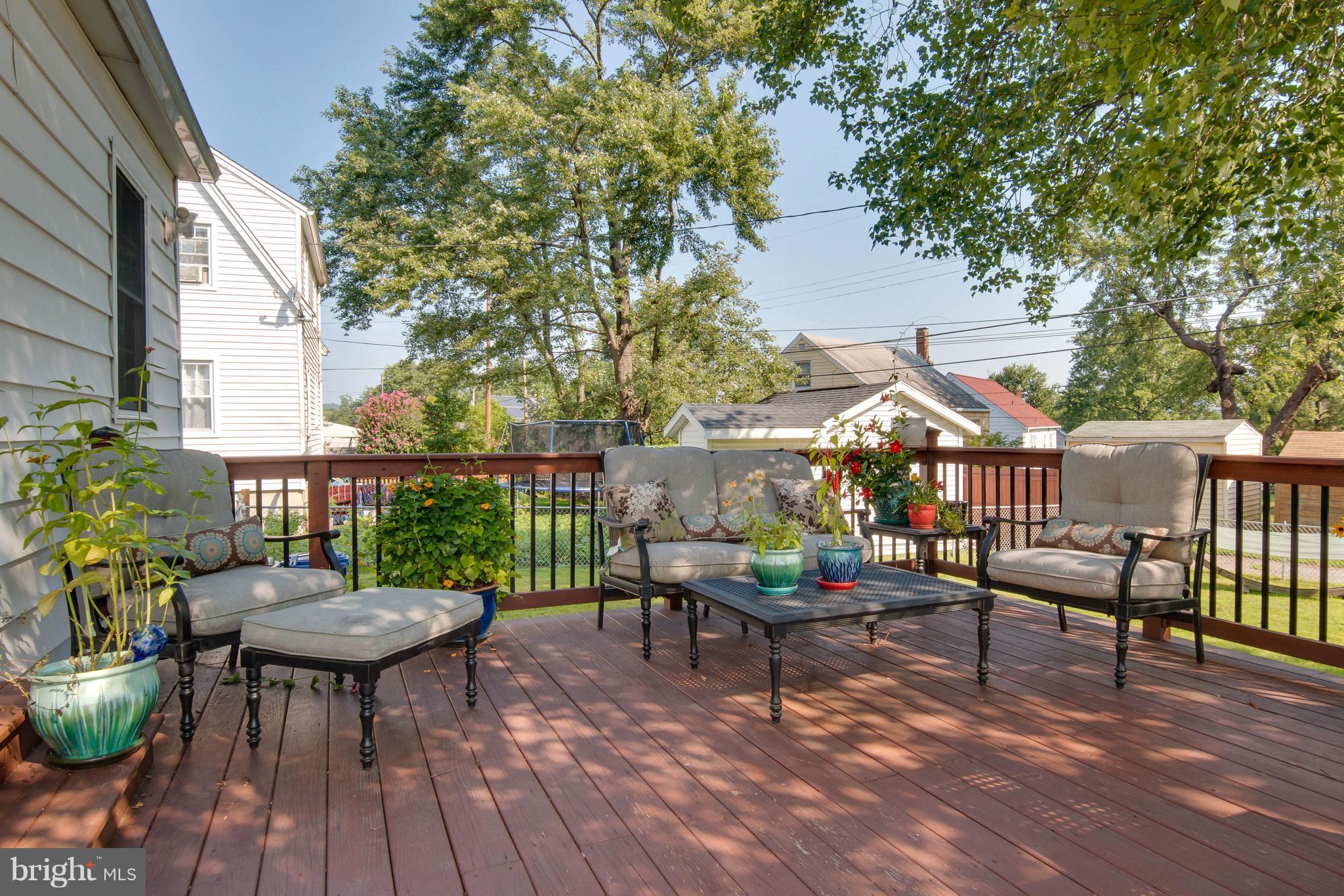 1234 Oakland Terrace Road Baltimore, MD 21227 - Photo 26 of 30 a view of a chairs and table in the patio