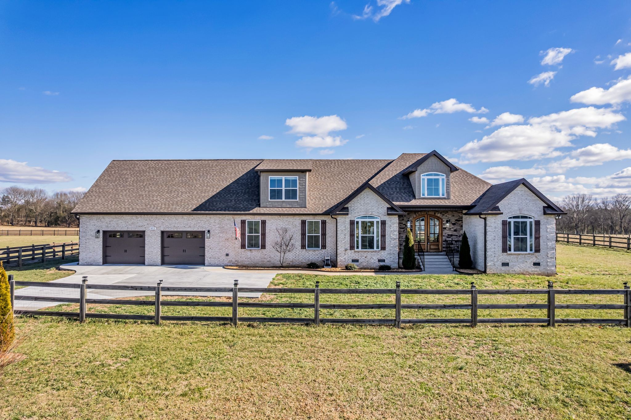 852 Longview Road Shelbyville, TN 37160 - Photo 3 of 38 a white house that has couches in front of it