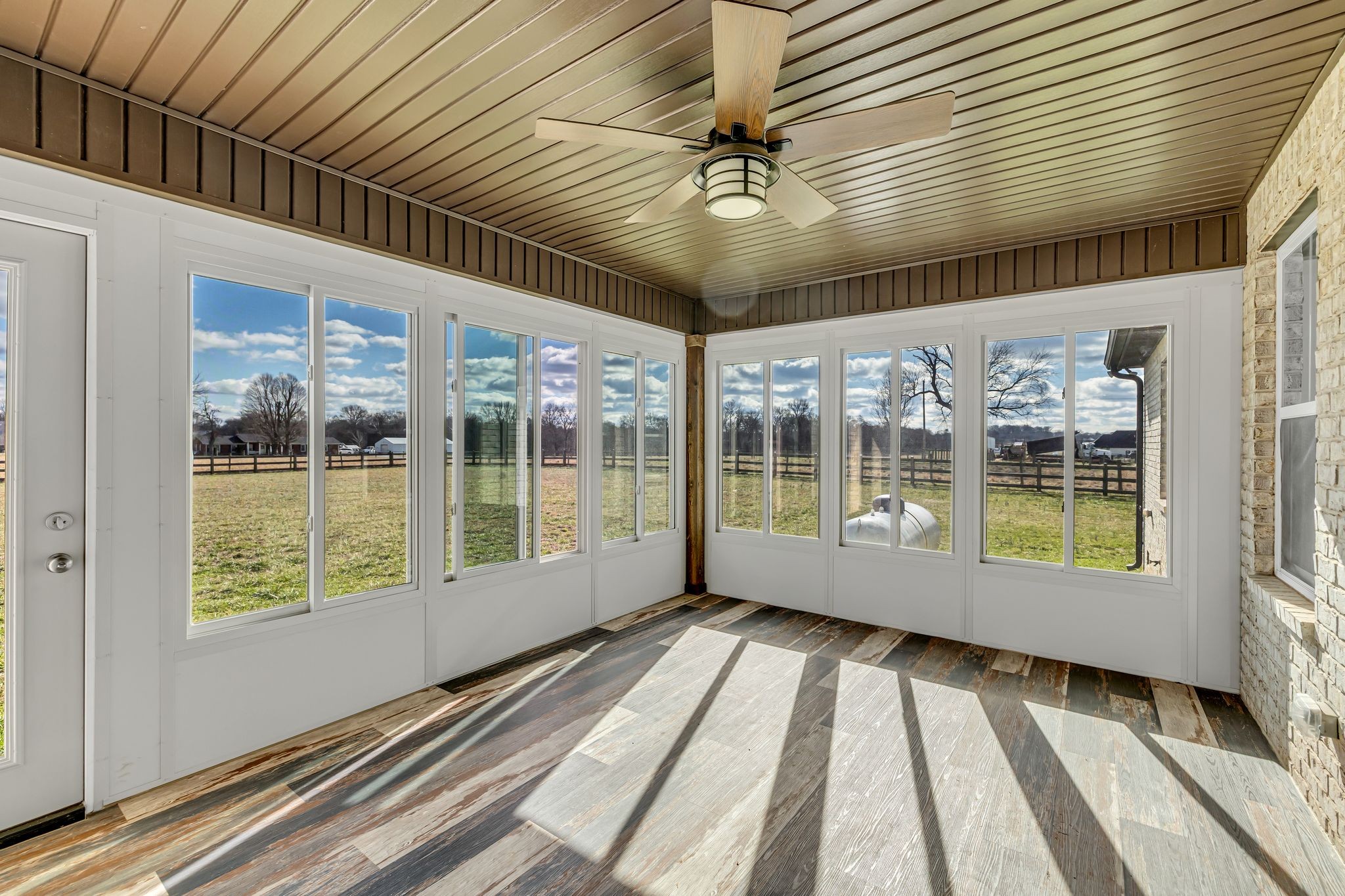 852 Longview Road Shelbyville, TN 37160 - Photo 35 of 38 a view of an empty room with a window