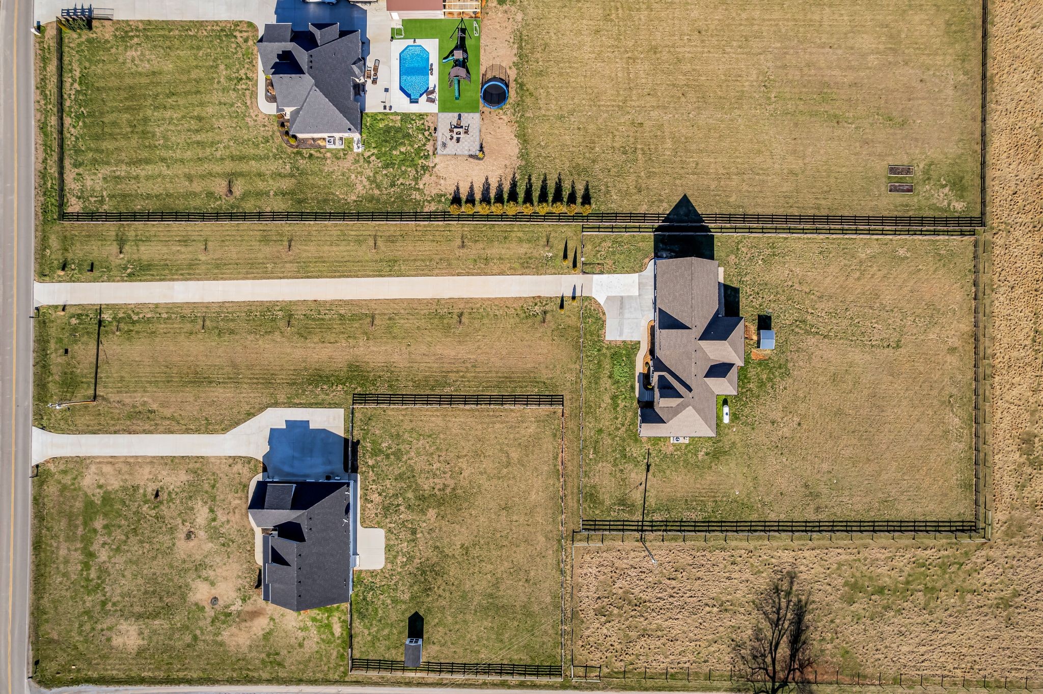 852 Longview Road Shelbyville, TN 37160 - Photo 38 of 38 a bathroom with a shower