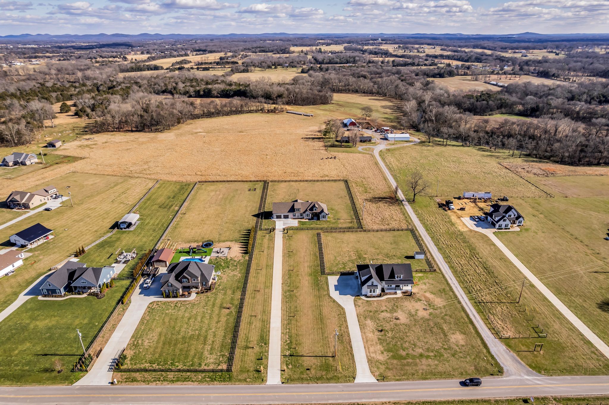 852 Longview Road Shelbyville, TN 37160 - Photo 6 of 38 a view of a terrace