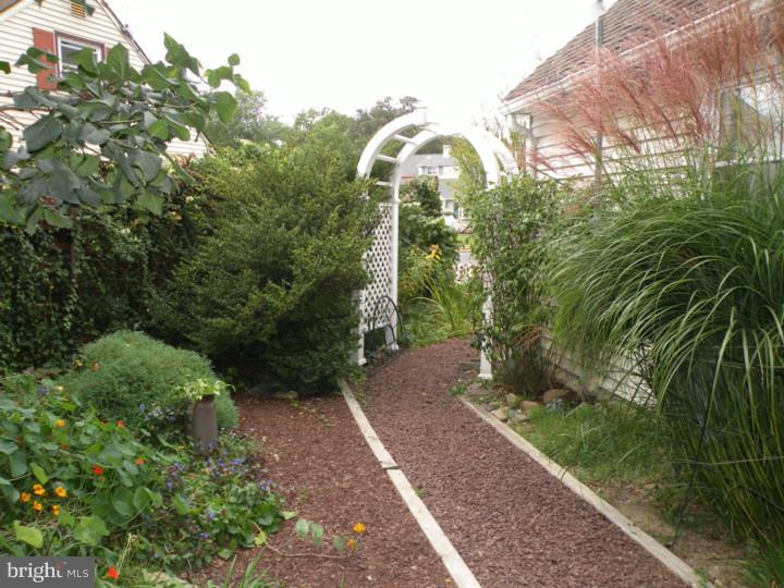 587 Arbor Road Morrisville, PA 19067 - Photo 16 of 20 Garden