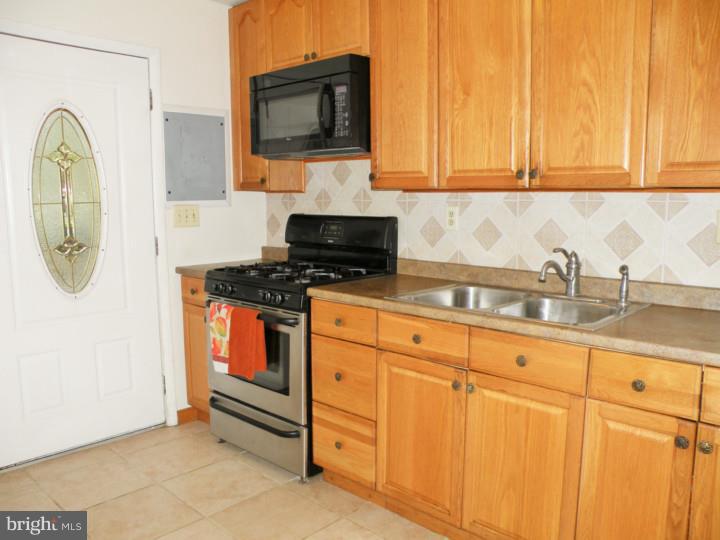 587 Arbor Road Morrisville, PA 19067 - Photo 5 of 20 Kitchen