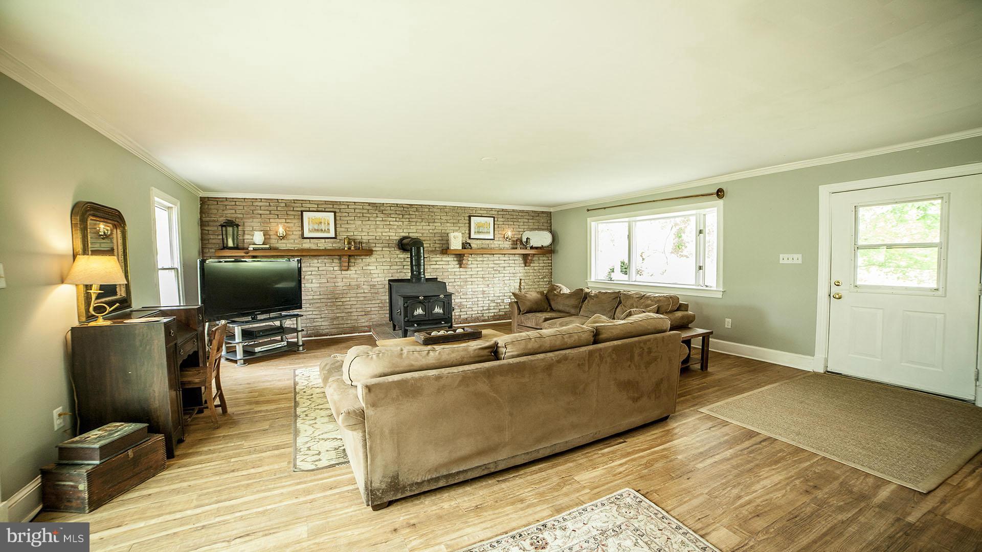 28901 Kemptown Road Mount Airy, MD 21771 - Photo 10 of 29 a living room with furniture and a flat screen tv