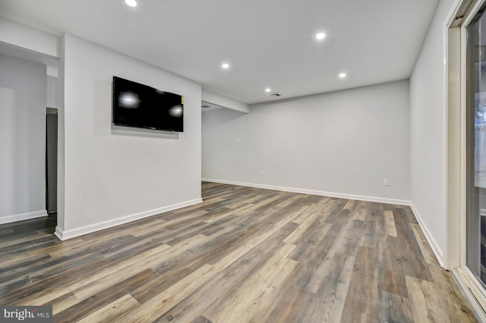 9366 Annapolis Road Philadelphia, PA 19114 - Photo 6 of 26 Gallery Image 6