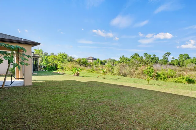 a view of a house with backyard and garden