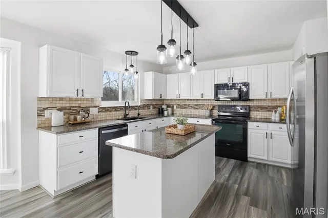 $439,900 | 564 Hickory Manor, Arnold, MO 63010