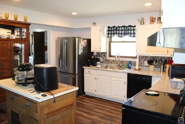 $160,000 | 432 Lakin Street, Osage City, KS 66523