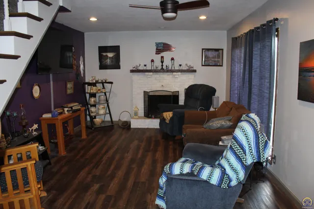 $160,000 | 432 Lakin Street, Osage City, KS 66523