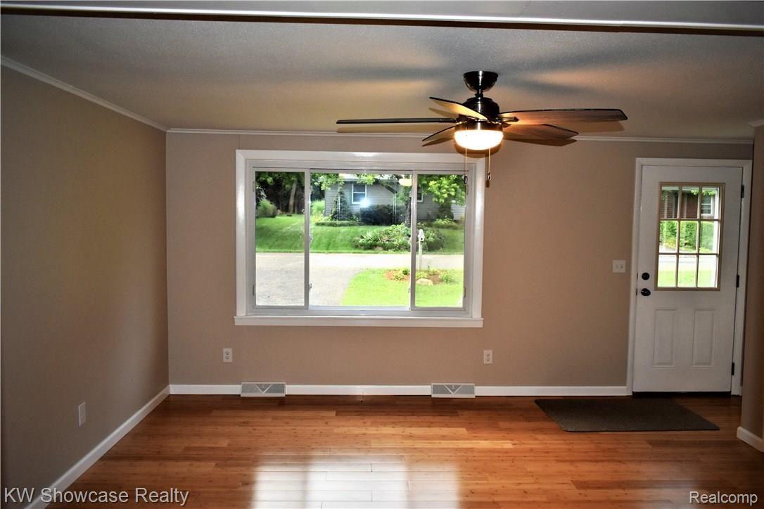 697 Snyder Road Highland, MI 48357 - Photo 6 of 23 DSC_0738.JPG