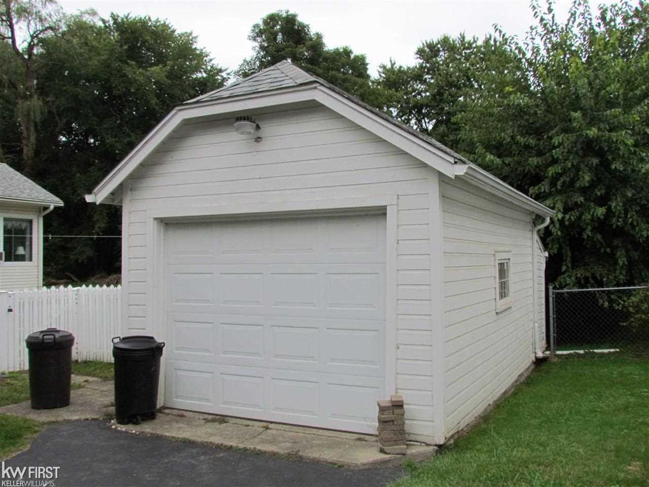 5495 East Potter Road Flint, MI 48506 - Photo 18 of 23 21504092-17.JPG