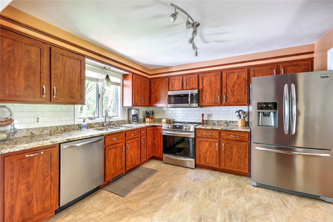 89 Swan Road Smithfield, RI 02917 - Photo 11 of 47