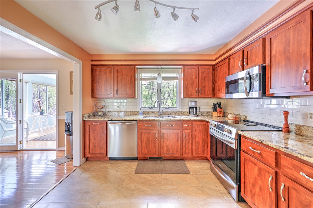 89 Swan Road Smithfield, RI 02917 - Photo 12 of 47