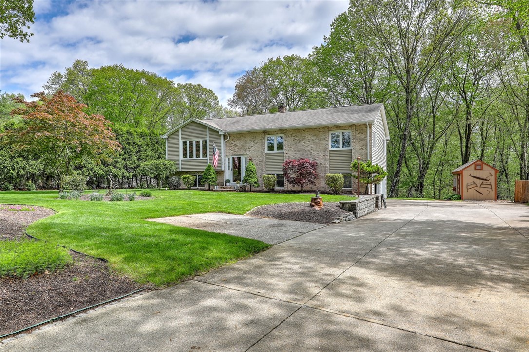 89 Swan Road Smithfield, RI 02917 - Photo 3 of 47