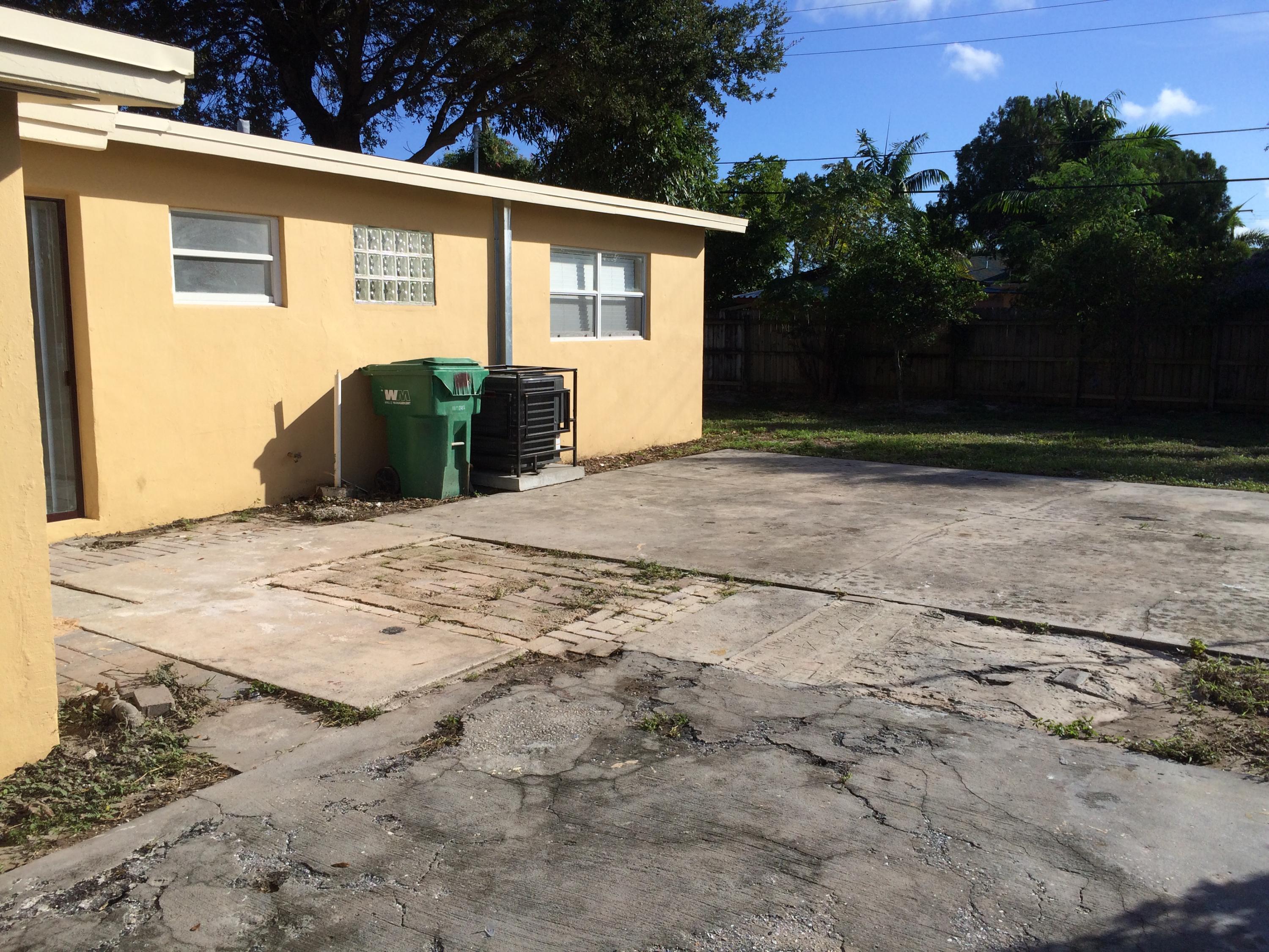 351 West 16th Way Riviera Beach, FL 33404 - Photo 3 of 20 IMG_7276