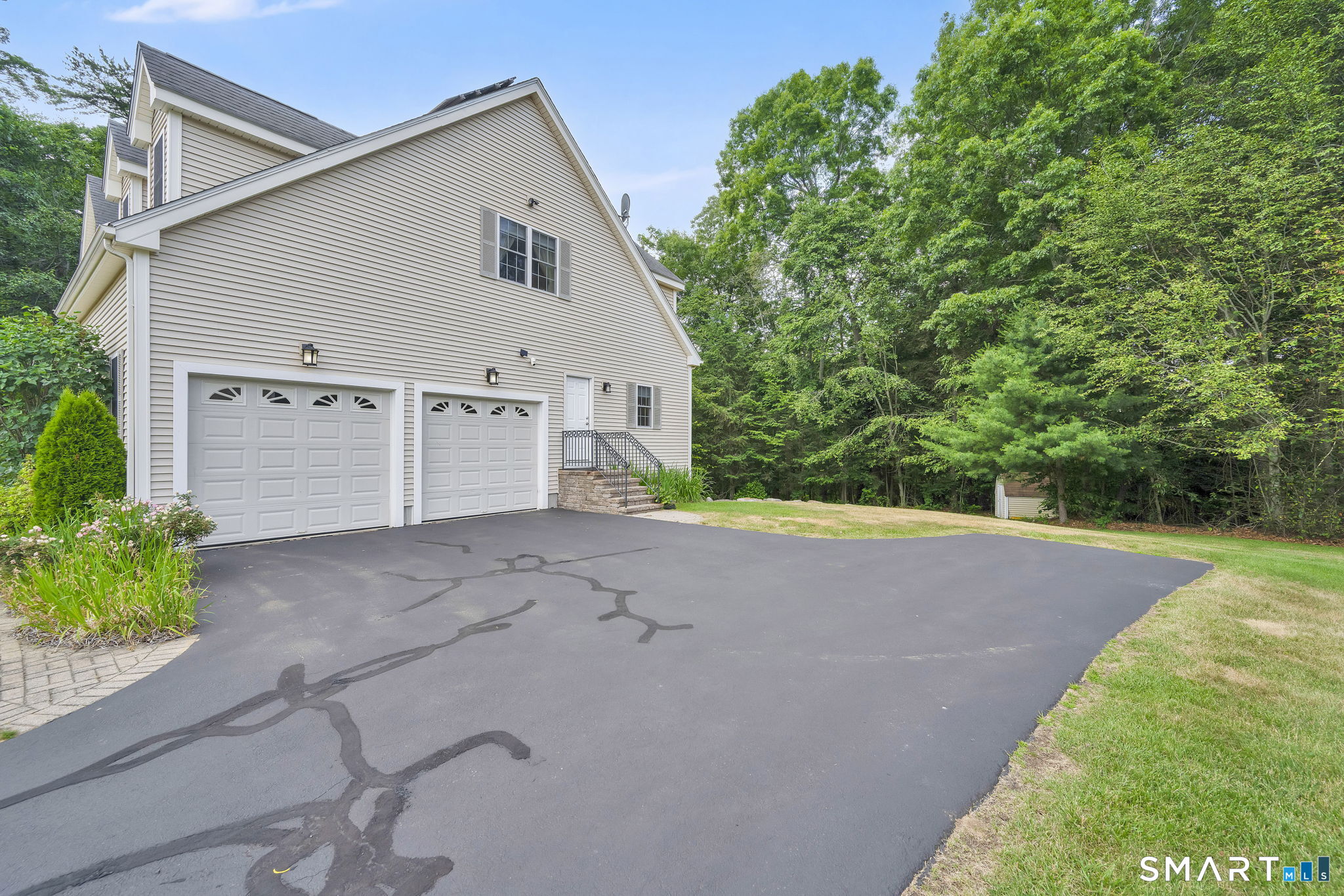 5 Edwards Way Bloomfield, CT 06002 - Photo 6 of 40 The well-maintained driveway up to the large two-car garage includes a turnaround.