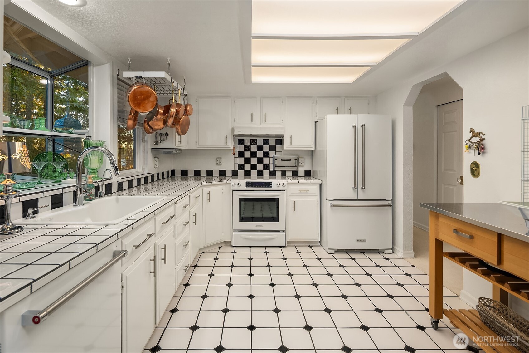 1616 175th Place Southeast Bothell, WA 98012 - Photo 10 of 37 a kitchen with granite countertop a refrigerator and a stove